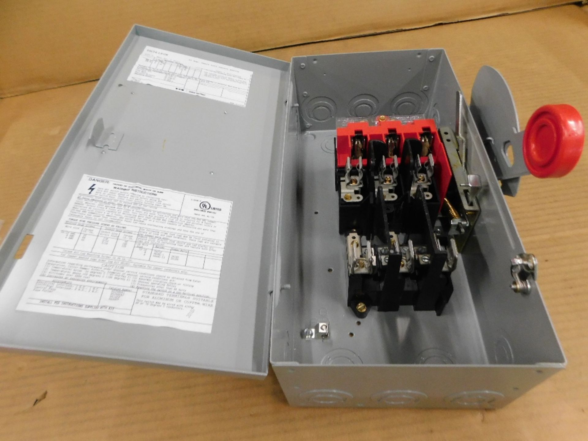 1x Eaton Used SurplusDH361FGK Safety Switches DH 3P 30A 600V 50 60Hz 3Ph Fusible 3Wire EA NEMA 1 - Image 3 of 6