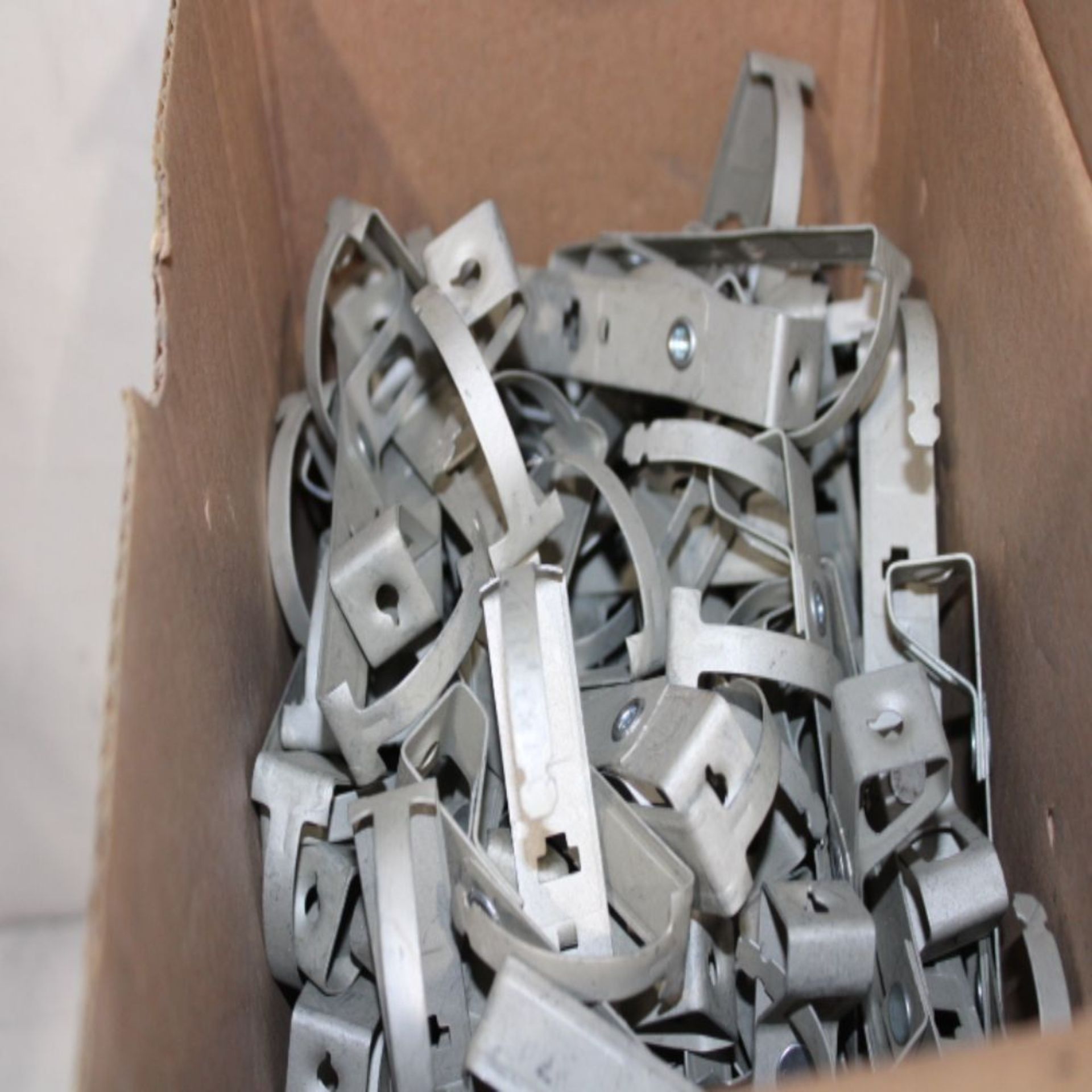 4x Erico DH4TI Conduit Clips/Clamps/Hangers Deck Clamp 100BOX - Image 5 of 6