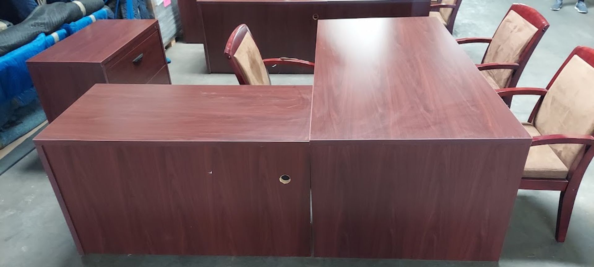 Executive L Shaped Office Desk, 3 - Chairs, 2 Drawer Latheral Filing Cabinet - Image 3 of 7