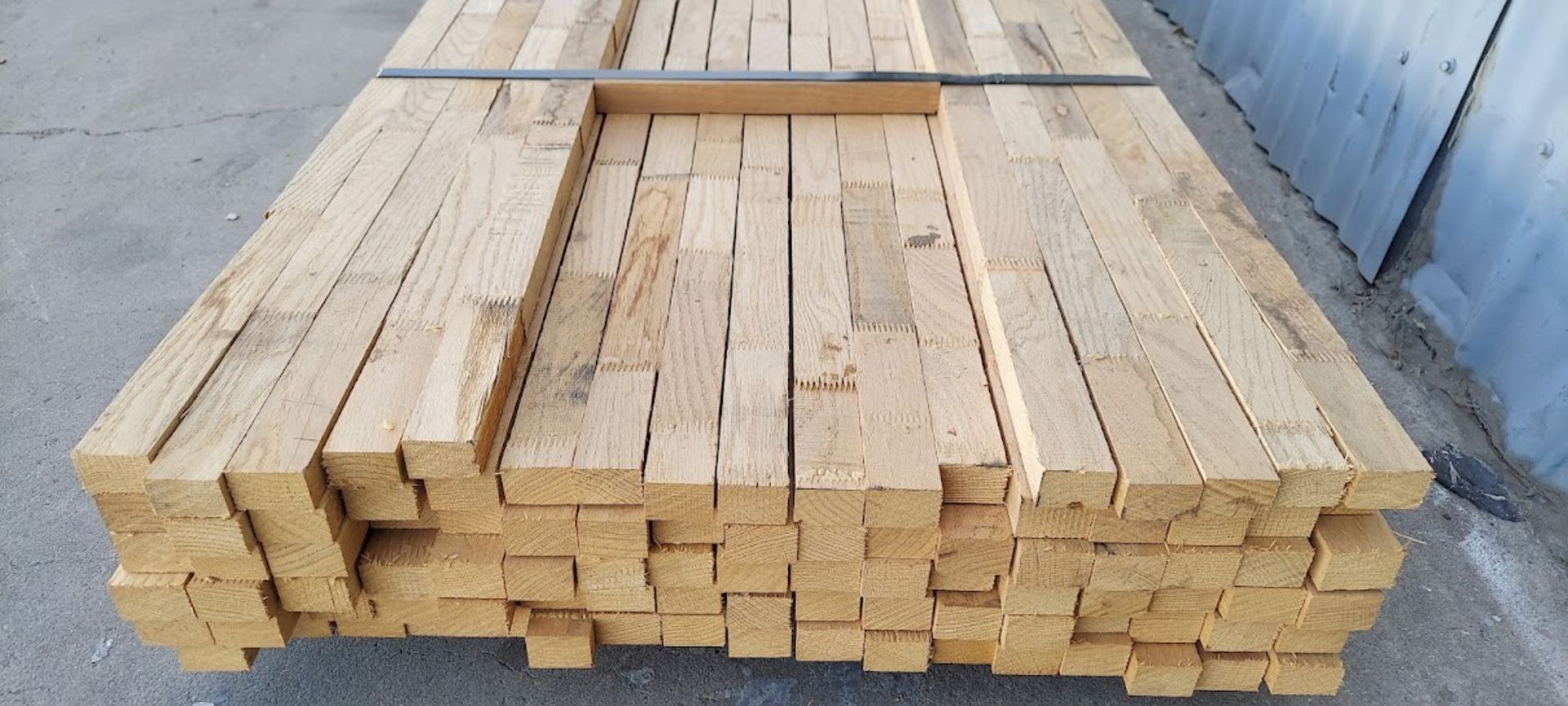 979 LFT Red Oak 1-5/8" X 1-1/2" X 124" Long - Image 4 of 5