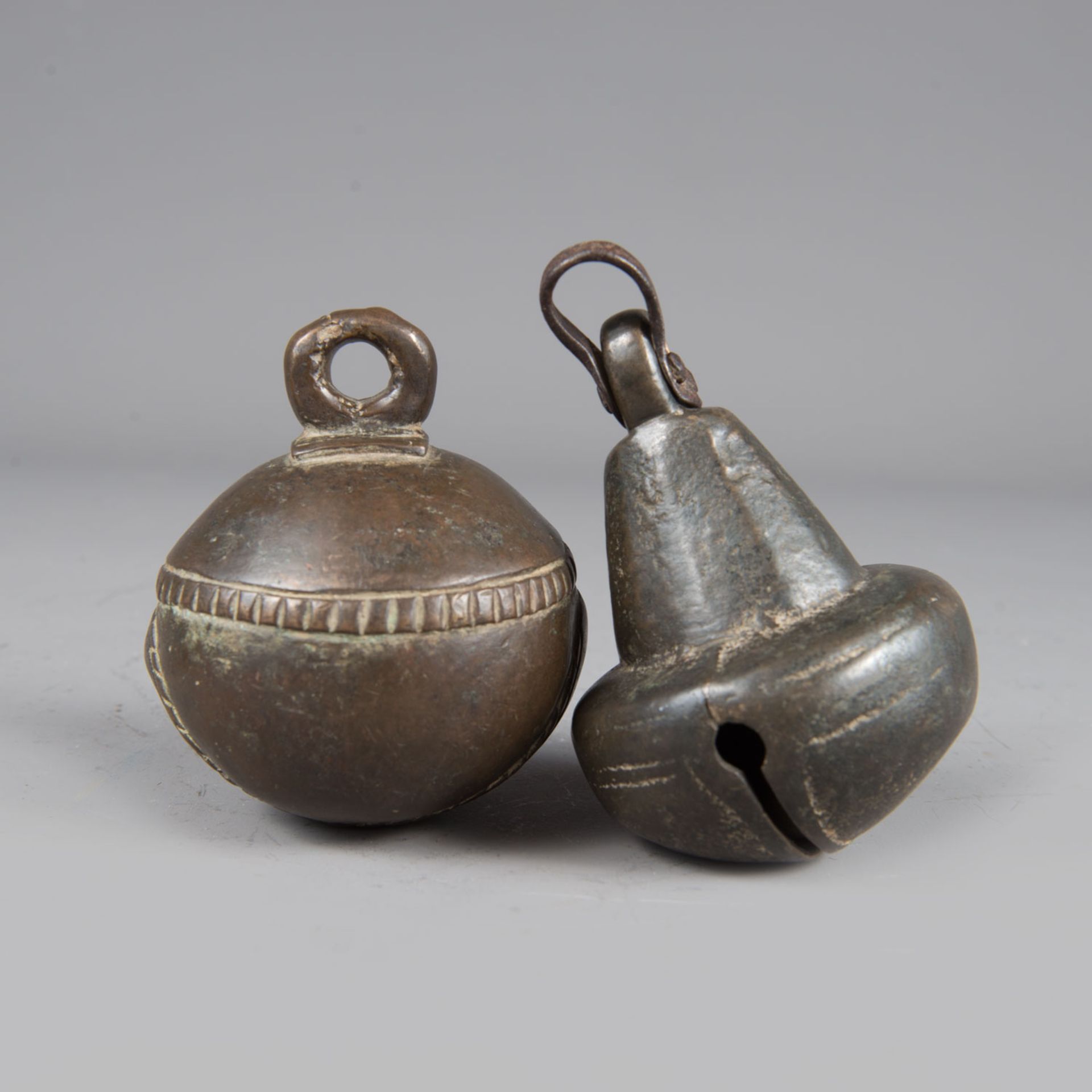 Four Indian Bronze Bells - Bild 2 aus 3