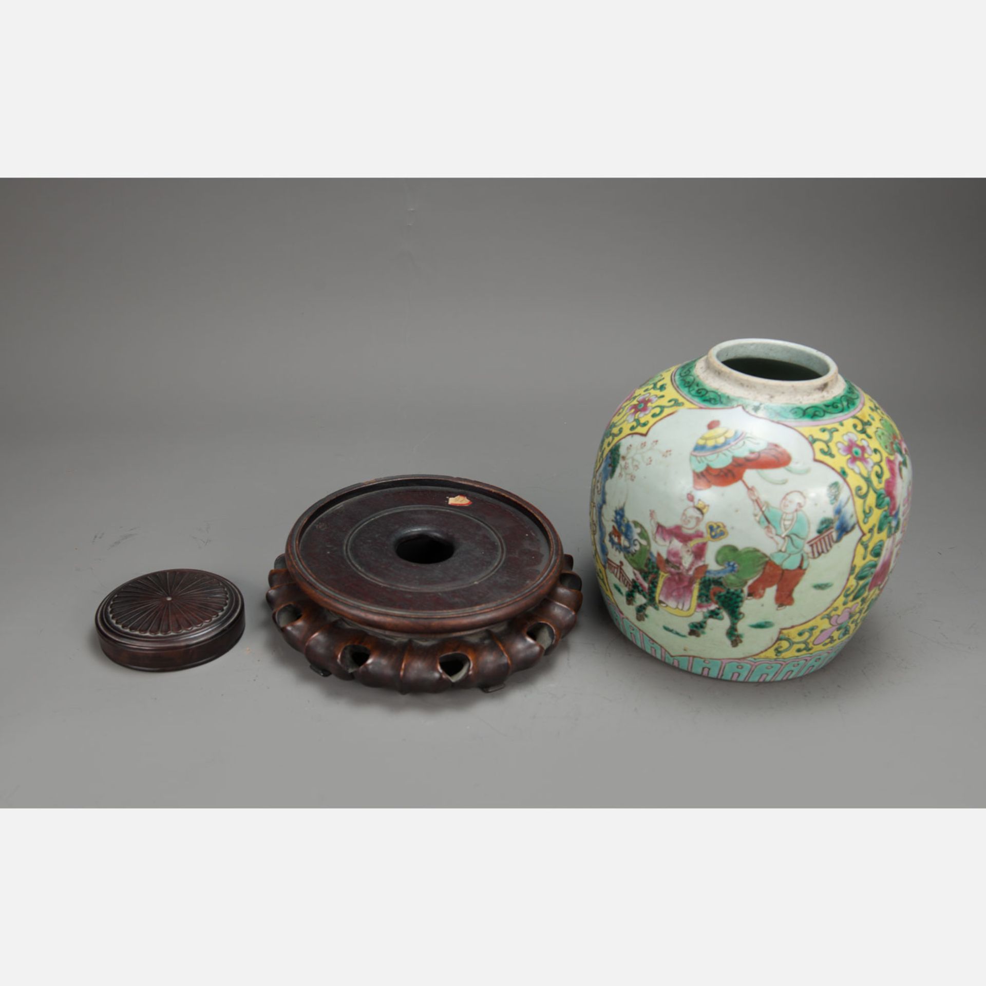 Chinese Porcelain Vase - Image 3 of 3