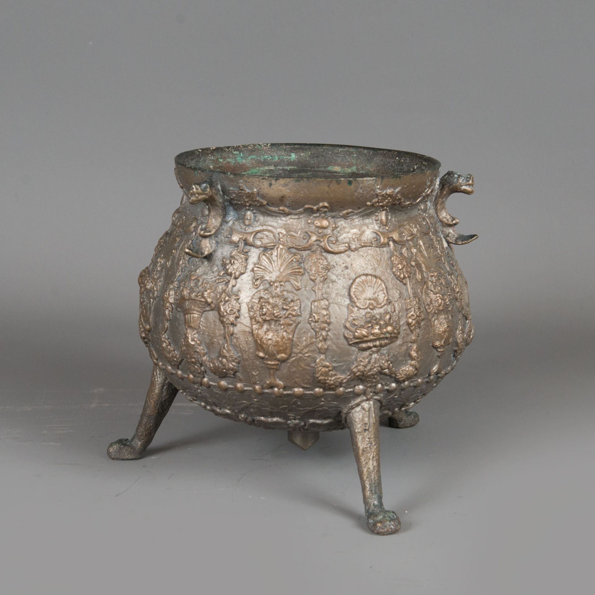 Maneristic Pot 