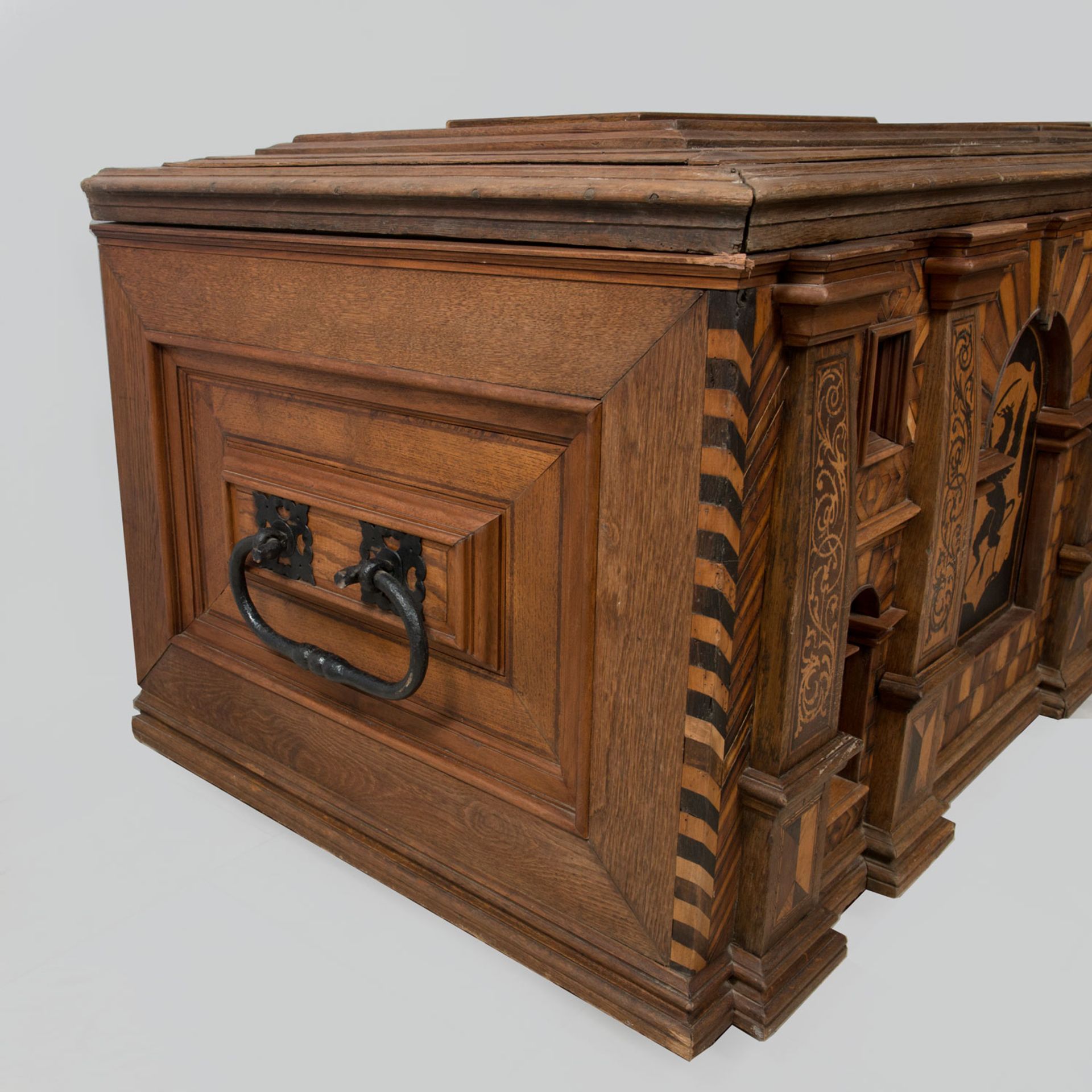 Renaissance Esterhazy trunk - Image 3 of 3