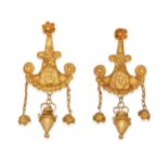 PAIRE DE PENDANTS D'OREILLES EN OR 22KT