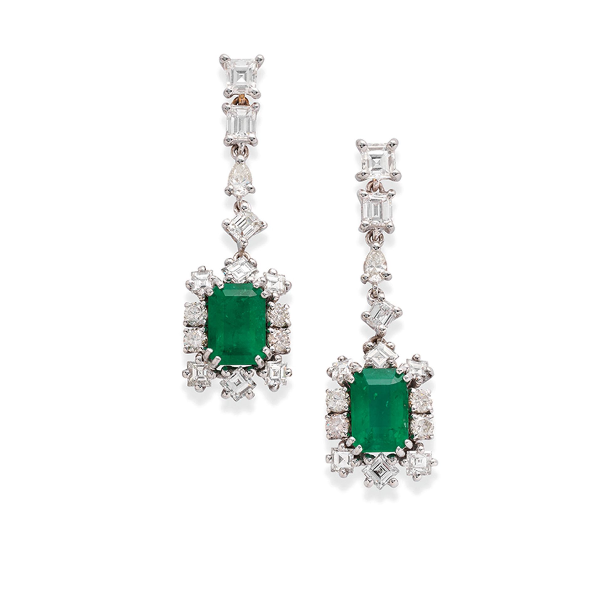 PAIRE DE PENDANTS D'OREILLE EN OR 14K, ÉMERAUDES ET DIAMANTS