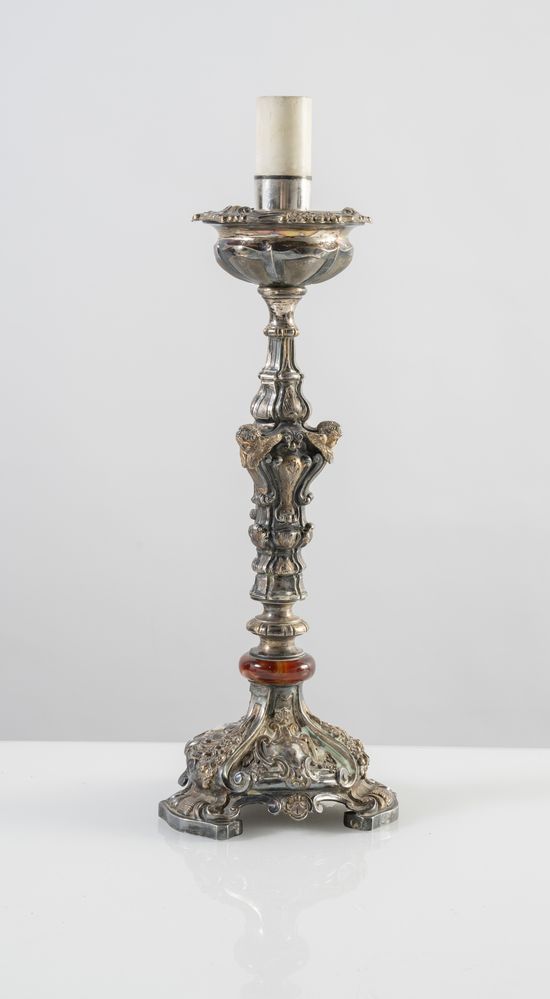 CANDELABRO PORTALAMPADA in argento, con parti dorate e corniola. Con ventola: cm 66x25,5x16. Reca ve - Image 3 of 6