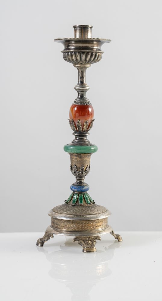 Candelabro in argento con parti dorate, smaltate e pietre dure. Cm 28x11,5x11,5. Modello Ovolo, cat. - Image 2 of 5