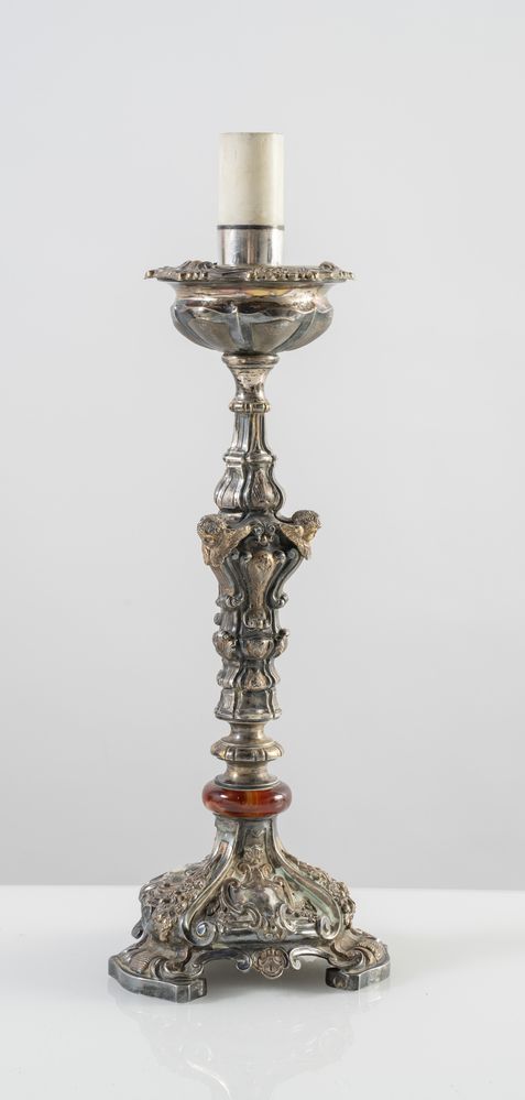 CANDELABRO PORTALAMPADA in argento, con parti dorate e corniola. Con ventola: cm 66x25,5x16. Reca ve - Image 2 of 6