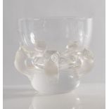 LALIQUE Vaso in cristallo. Cm 13,5x13,5. Alla base reca marchio Lalique France.