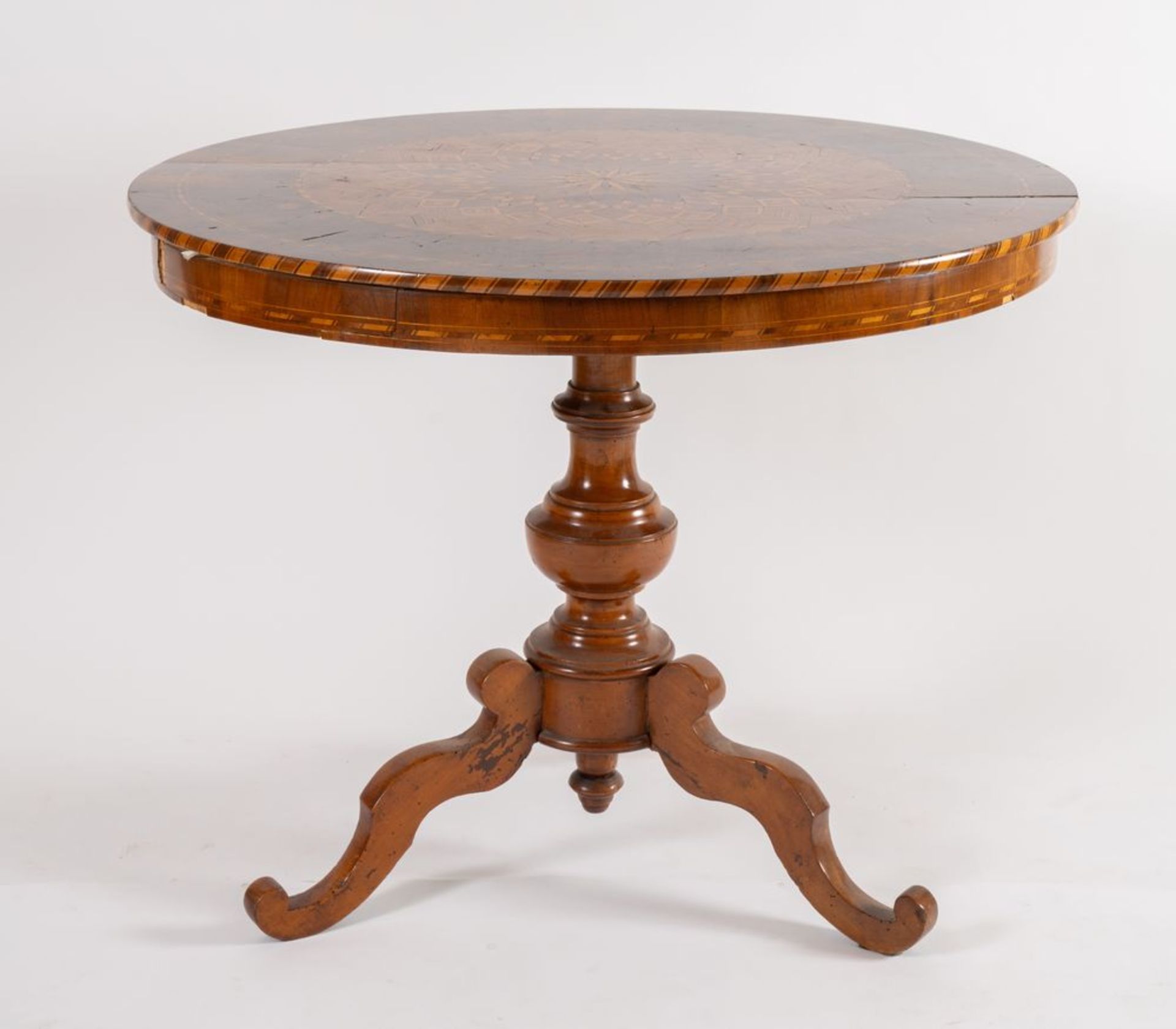 Tavolo tondo lastronato in legno di noce, acero e ciliegio, con motivi geometrici concentrici. Soste - Bild 3 aus 4