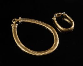 DEMIPARURE IN ORO GIALLO Costituita da bracciale e collana in oro giallo 18k con inserti di pietra a