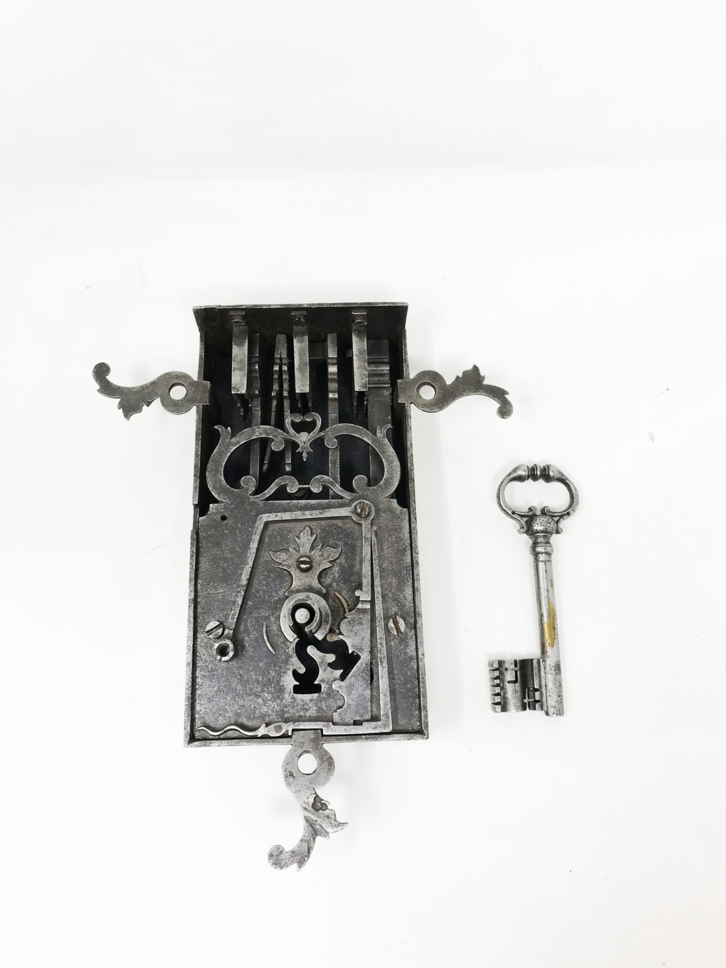 Four-secret master lock and key Lock: 10.2 x 20.4 cm - key: 12.62 cm. NB: Described by Duhamel