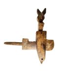 Bambara wooden lock. 20th century39,5 x 40,5 cm. NB: Works according to the principle of the