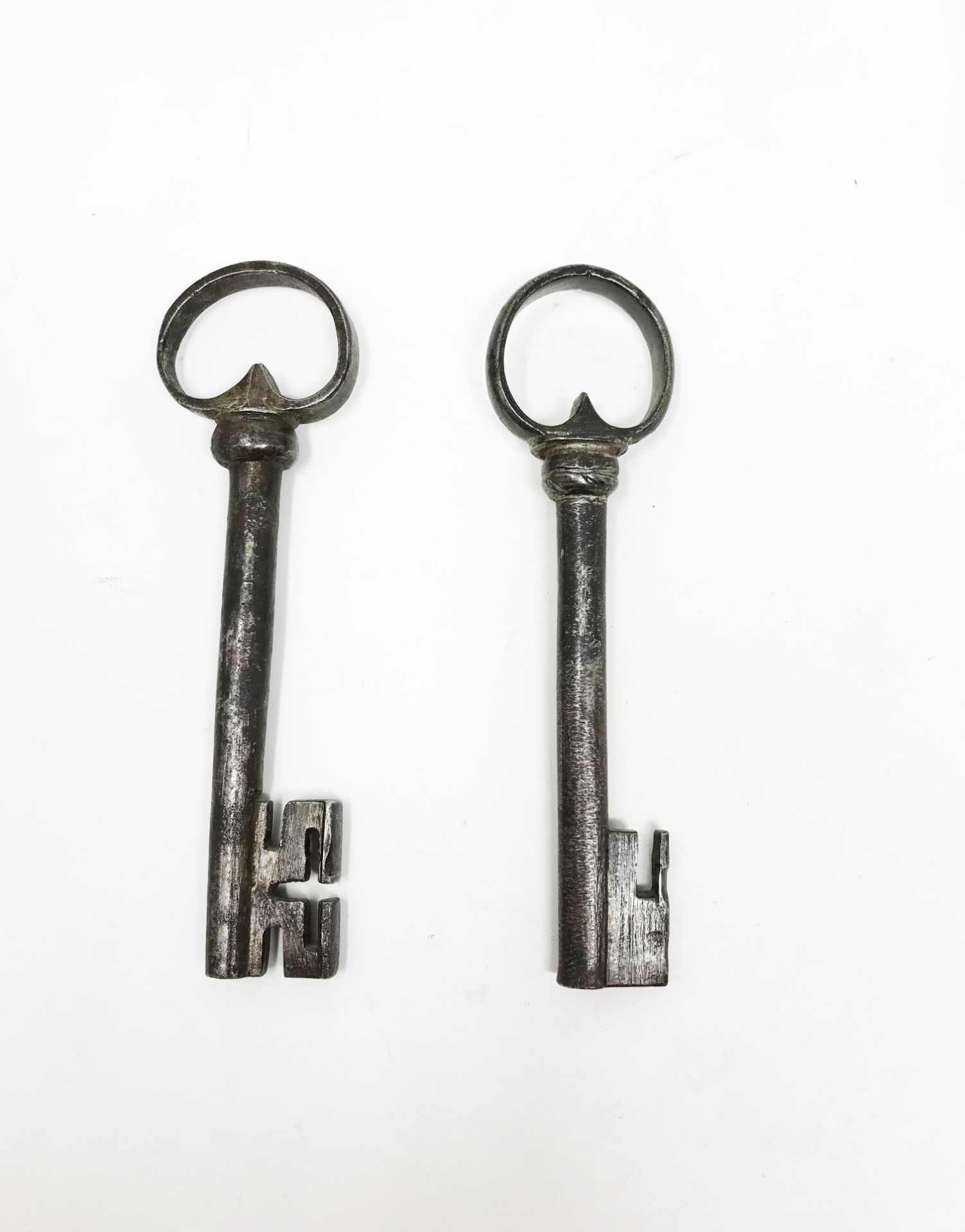Two German keys13, 88 - 13, 56 cmPart of the chapter "From beyond the Rhine".