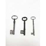 Two keys and two keys, drilled shafts (one cloverleaf),12, 81 - 12, 4 - 12, 71 - 11, 7 cmPart of the