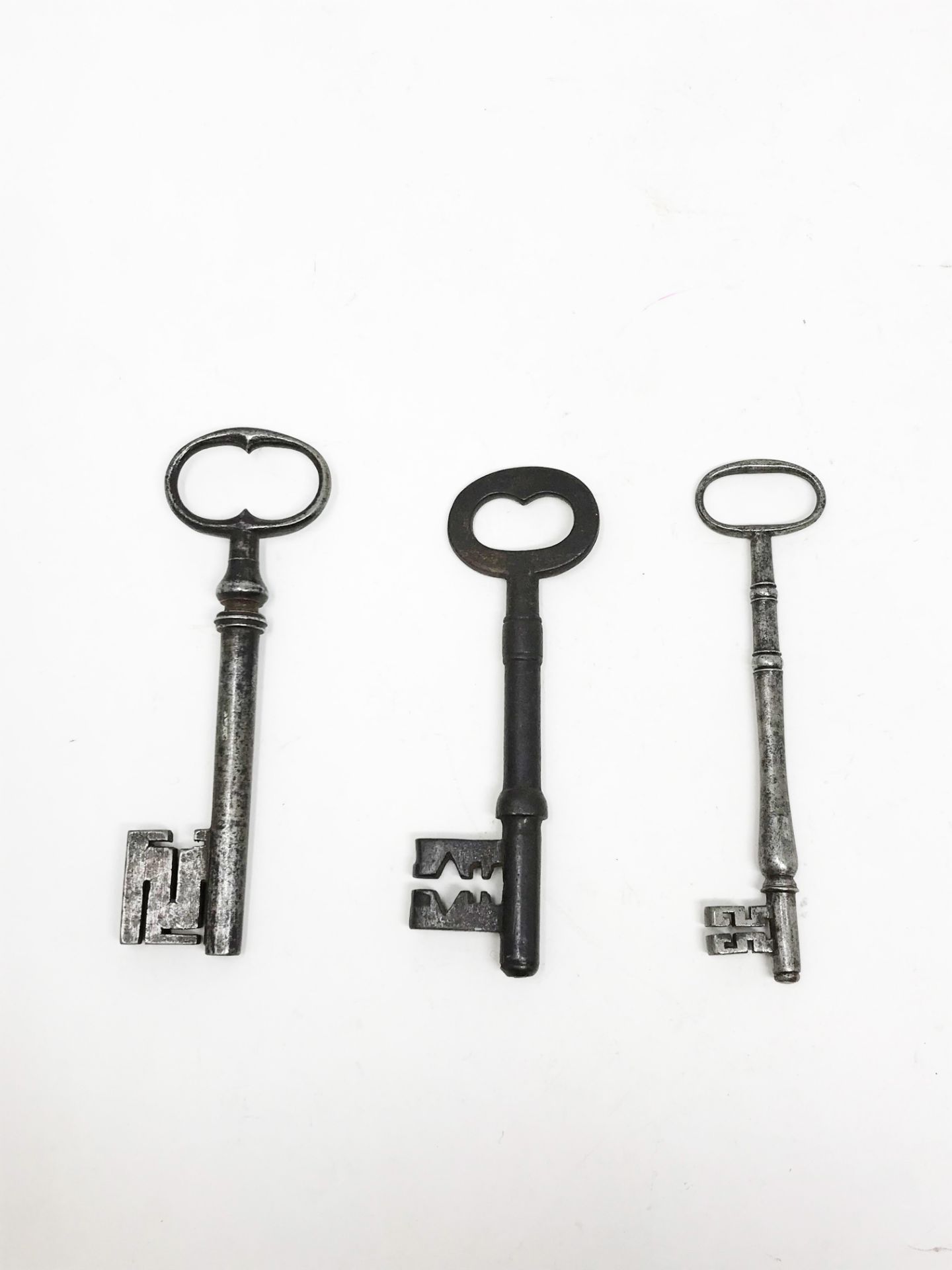 Two keys and two keys, drilled shafts (one cloverleaf),12, 81 - 12, 4 - 12, 71 - 11, 7 cmPart of the