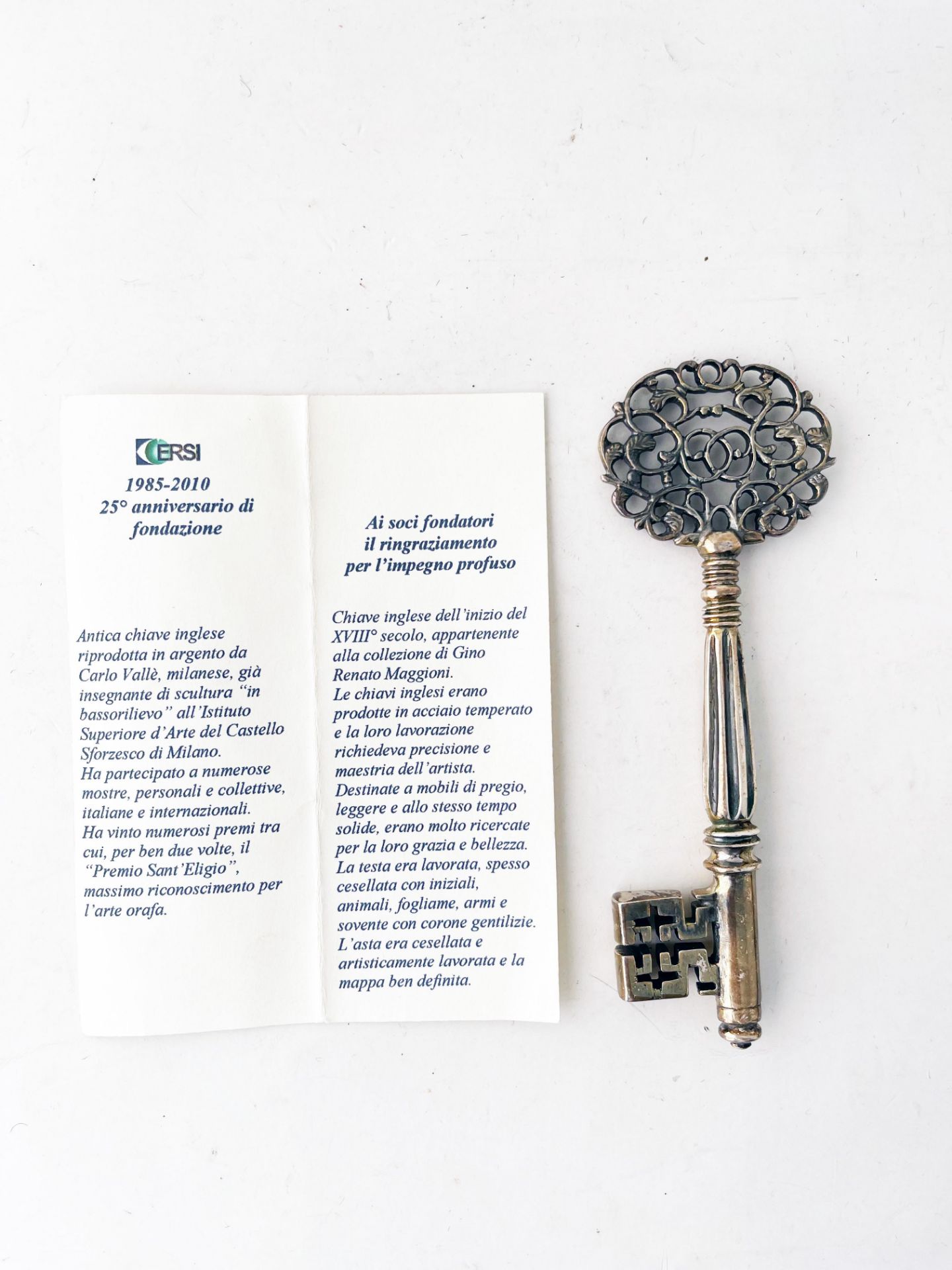 Italian silver key (925/00) and its booklet in Italian celebrating in 2010 the 25th anniversary of - Bild 2 aus 2