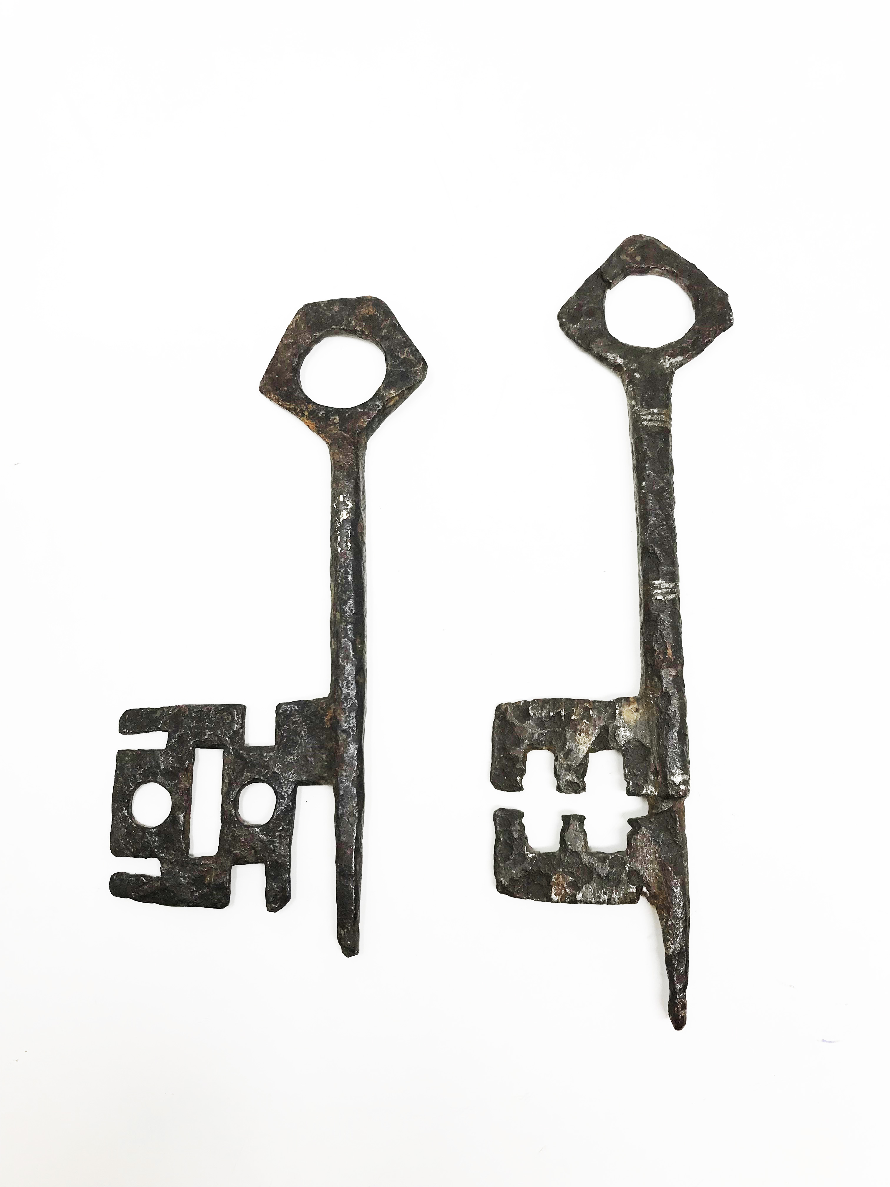 Two gothic keys14, 1 - 17 cm.Part of the chapter "From the Time of the Cathedrals".