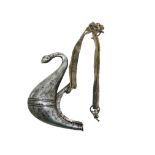 Oriental iron powder flask. Remarkable ergonomics and charming lizard embracing the neck8.51 x 13.88