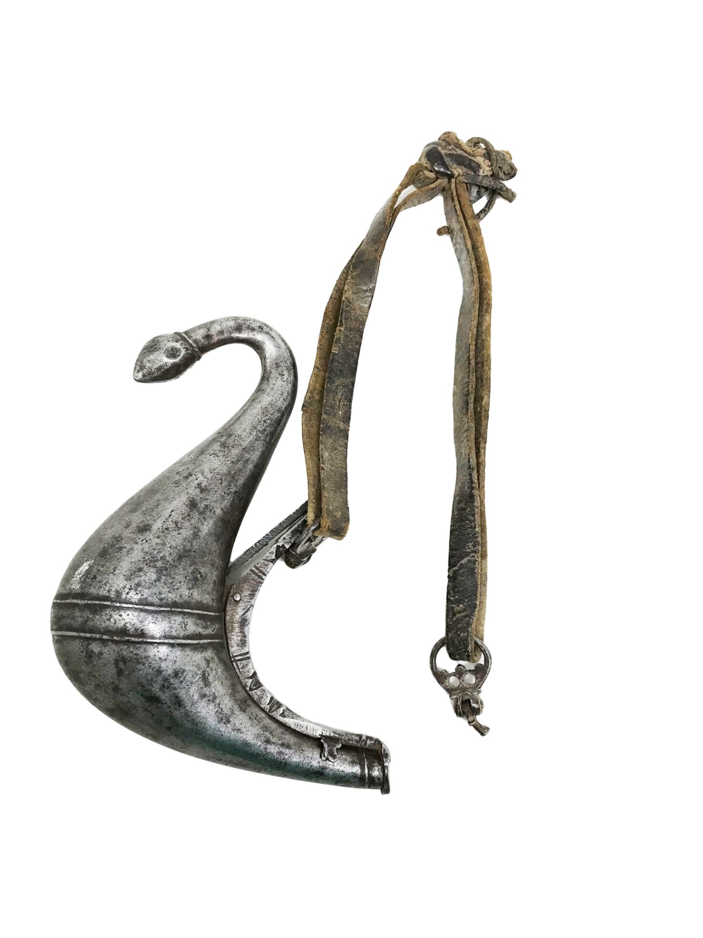 Oriental iron powder flask. Remarkable ergonomics and charming lizard embracing the neck8.51 x 13.88