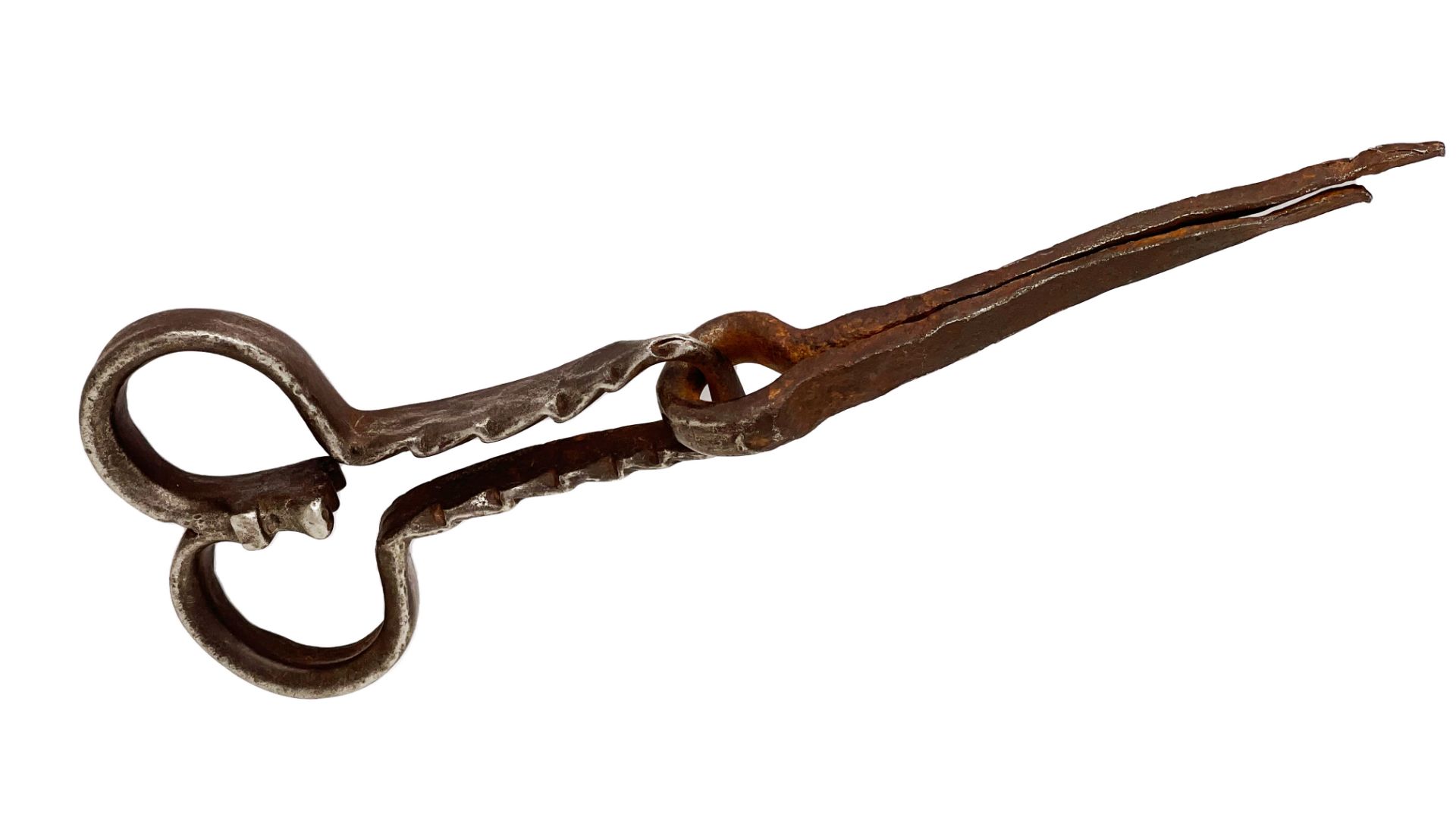 Wrought iron and engraved heart-shaped pull handle containing a canine head. 9, 9 cm cm plus 12 cm