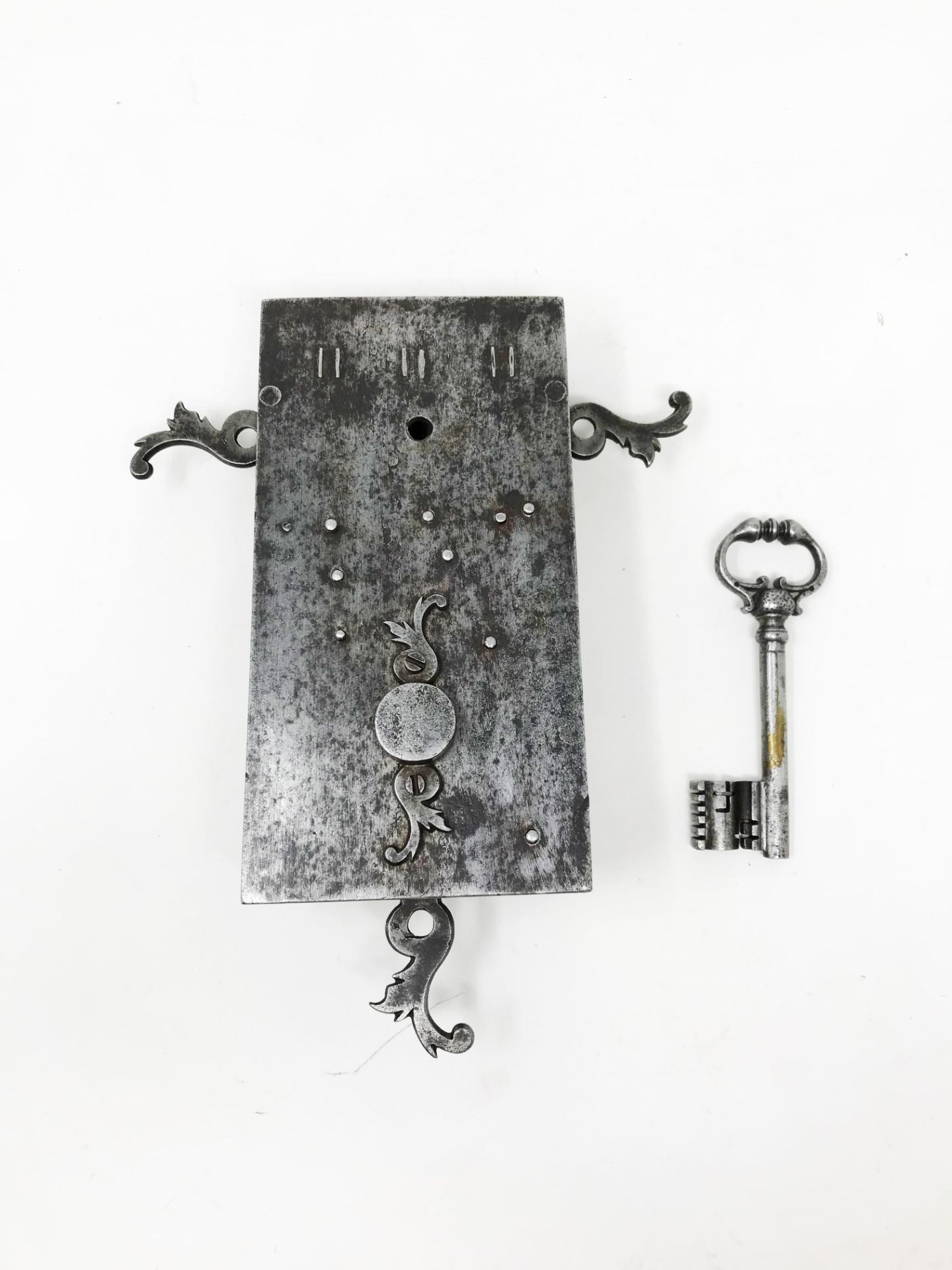 Four-secret master lock and key Lock: 10.2 x 20.4 cm - key: 12.62 cm. NB: Described by Duhamel - Image 2 of 4