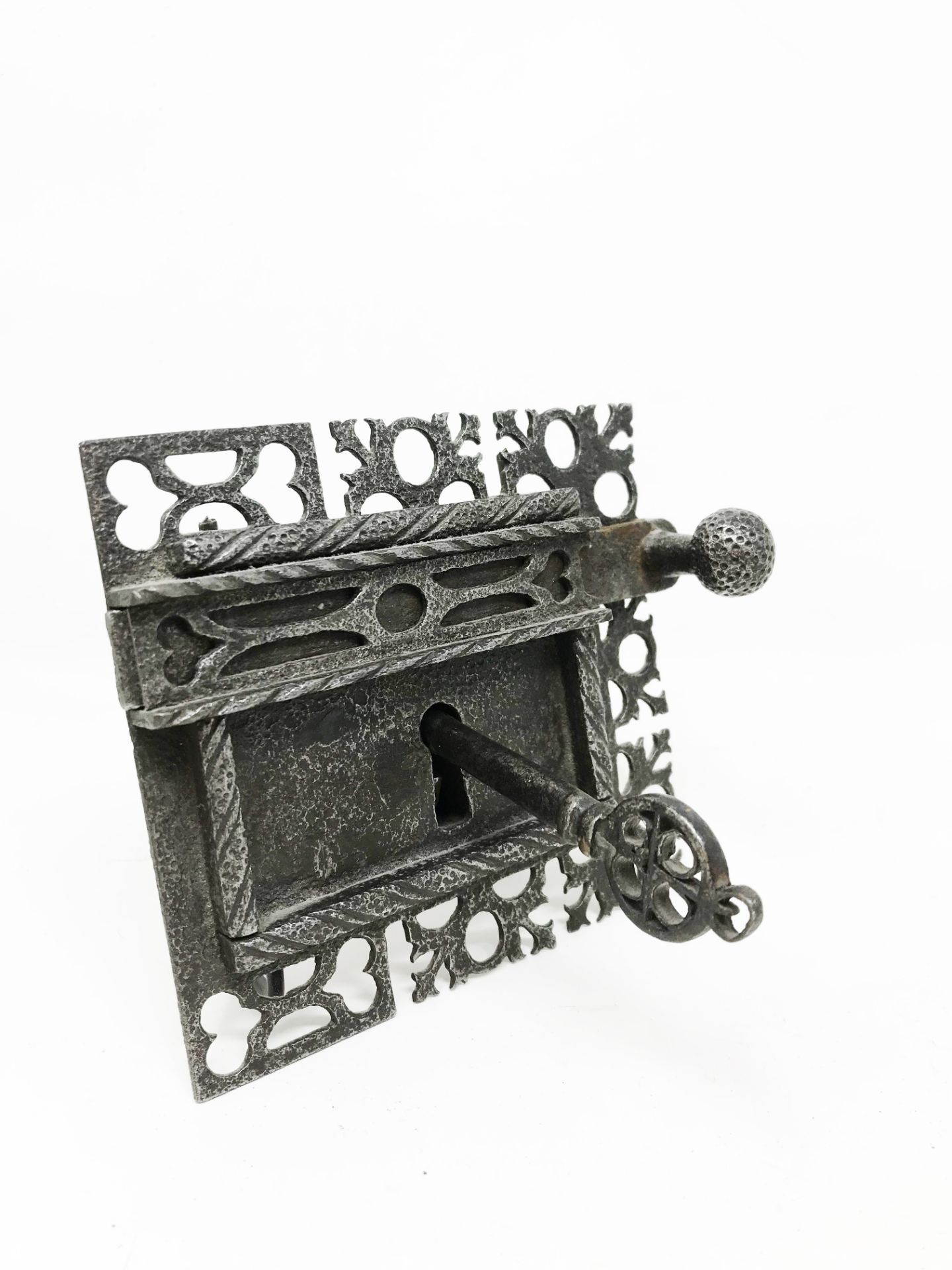 Credenza lock and its so-called Venetian key, lock plate pierced with hearts, twisted frame, bolt - Image 3 of 4