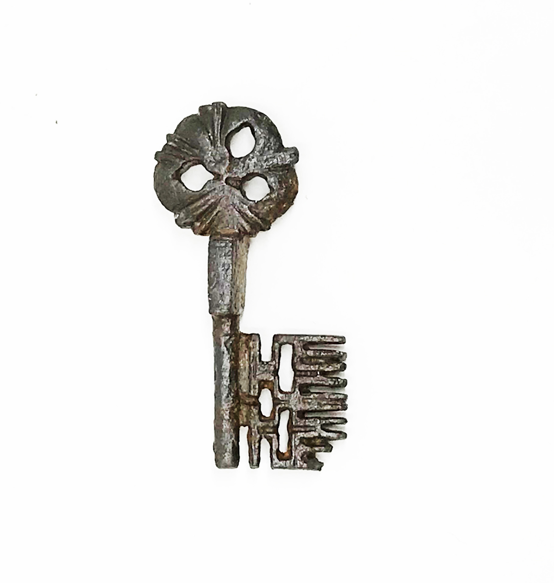 An exceptional gothic iron key, pierced ring, parallelepipedic boss perpendicular to the ring and to