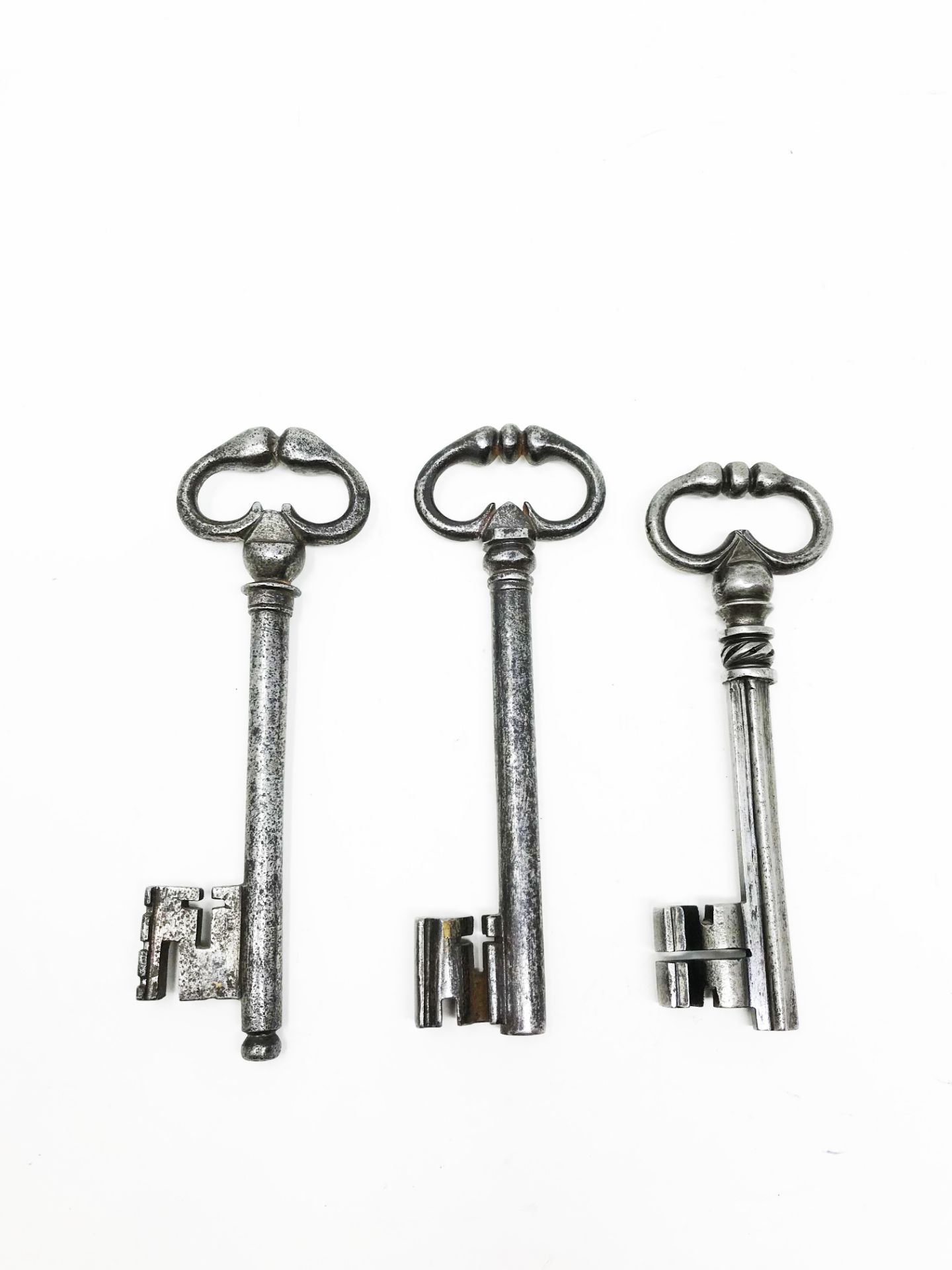 Three keys with frog's legs rings13, 96 - 13, 44 - 12, 25 cmPart of the chapter "From