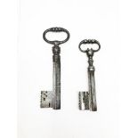 Two keys with frog's legs rings16, 9 - 14, 35 cm Part of the chapter "From Enlightenment to