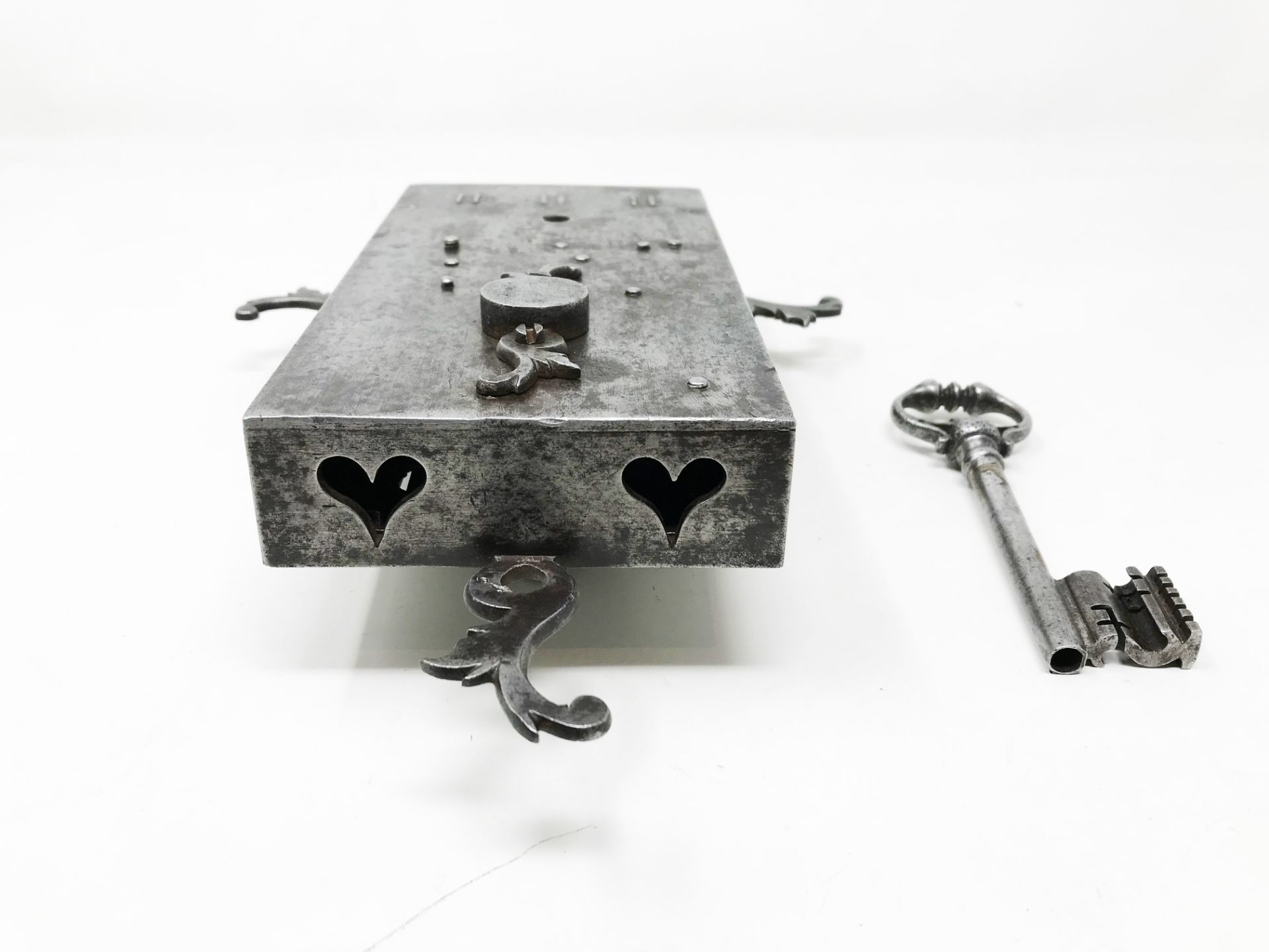 Four-secret master lock and key Lock: 10.2 x 20.4 cm - key: 12.62 cm. NB: Described by Duhamel - Image 3 of 4