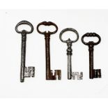 Four keys, two of which have a frog's thigh ring 11, 21 - 12, 03 - 10 - 8, 81 cmPart of the