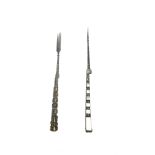 Two folding forks:- one with horn handle, 15.1 cm- the other with mother-of-pearl handle, 16, 7