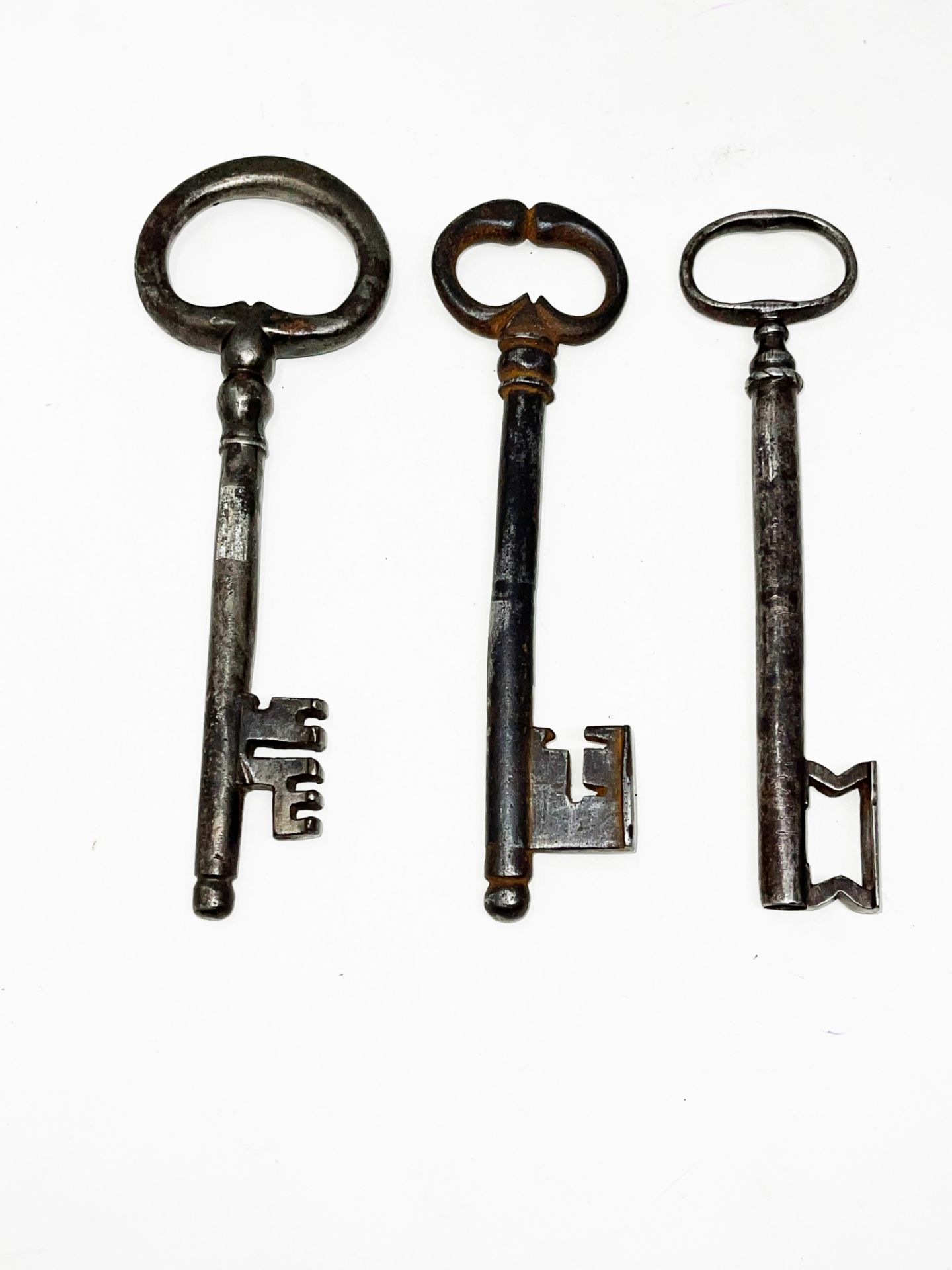 Three keys. 15, 5 - 17, 1 - 16 cm Part of the chapter "From Enlightenment to Republics".