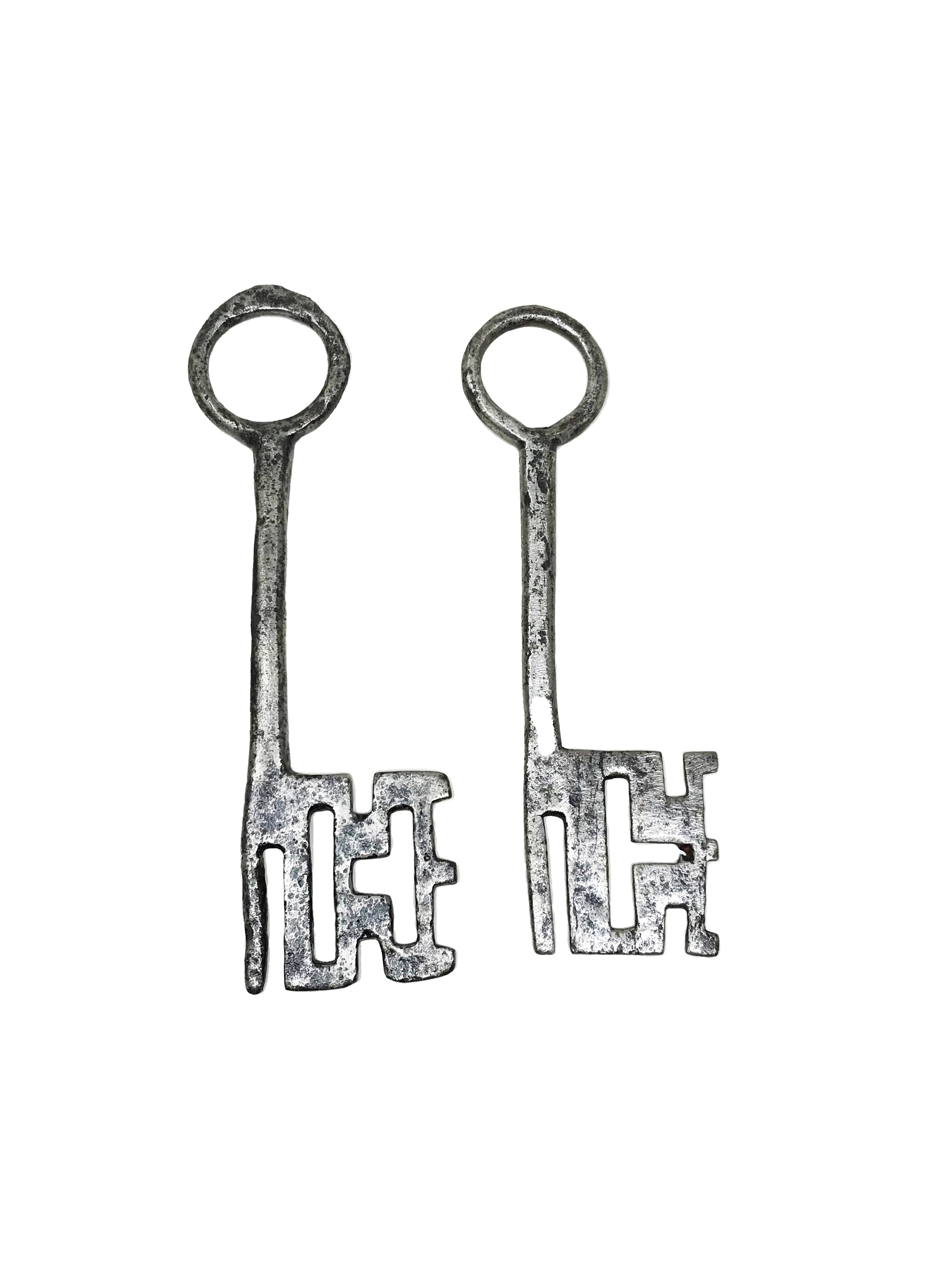 Two gothic keys19, 8 - 18, 2 cm.Part of the chapter "From the Time of the Cathedrals". - Bild 2 aus 2