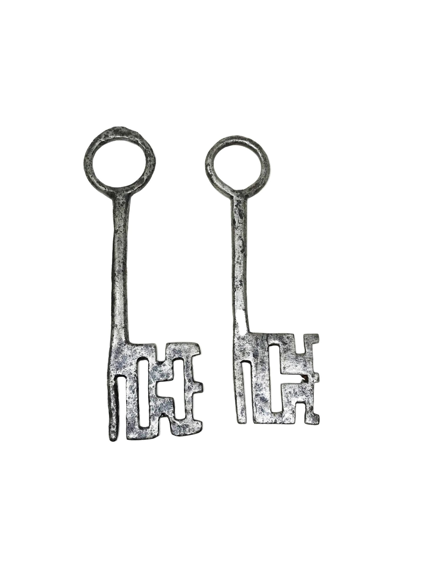 Two gothic keys19, 8 - 18, 2 cm.Part of the chapter "From the Time of the Cathedrals". - Image 2 of 2