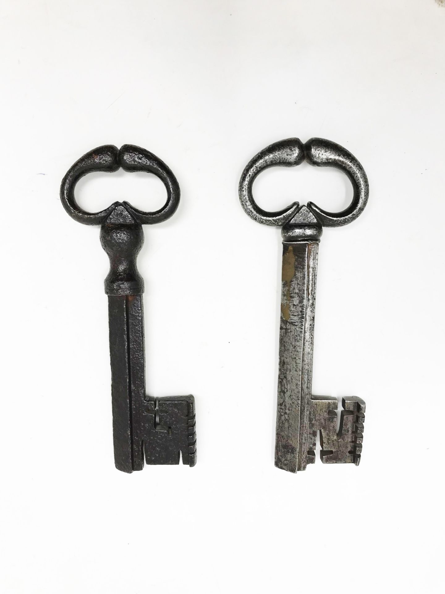 Two keys with frog's legs rings13, 82 - 14, 28 cmPart of the chapter "From Enlightenment to
