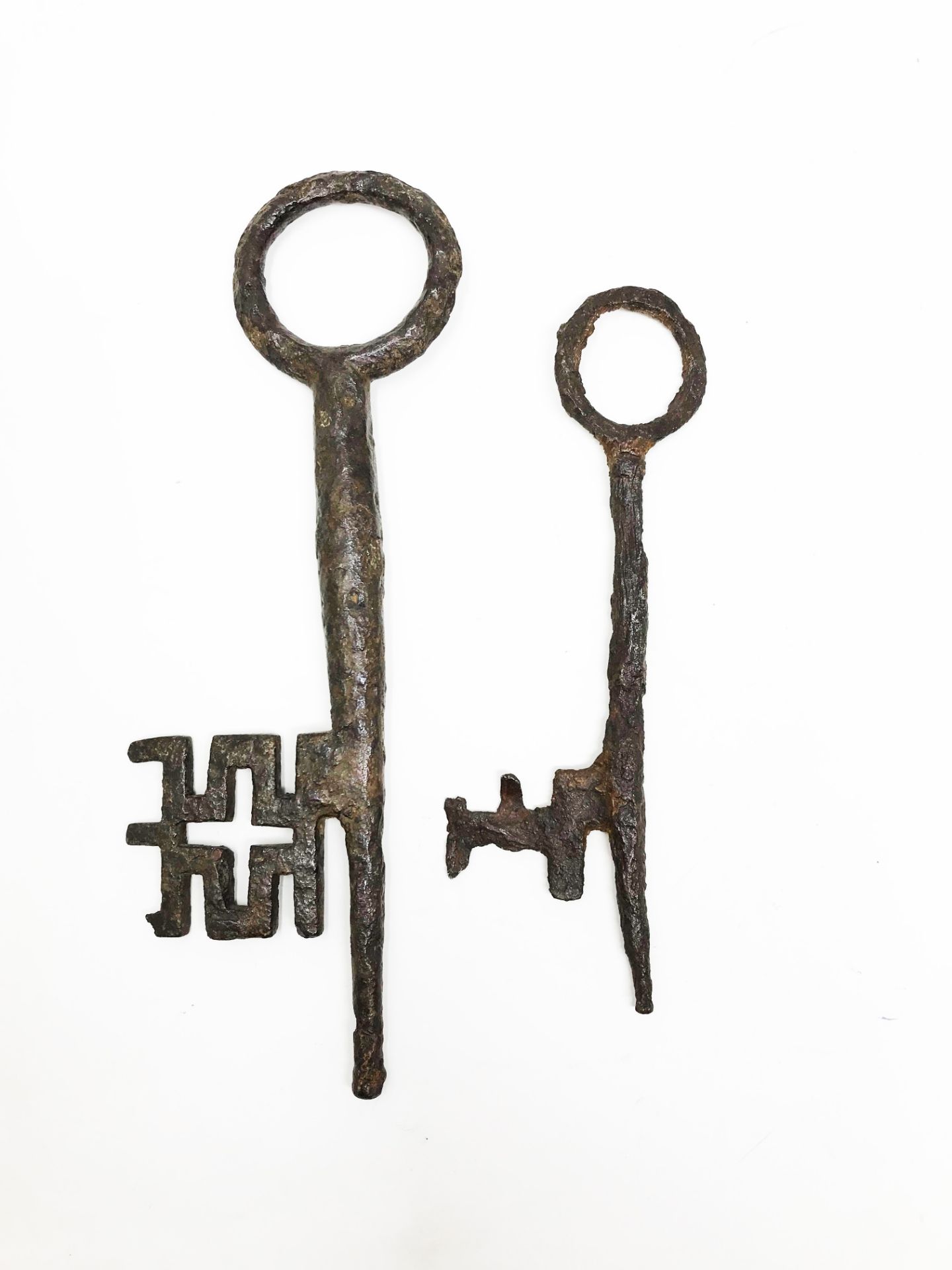 Two gothic keys21, 8 - 17, 2 cm. Part of the chapter "From the Time of the Cathedrals".