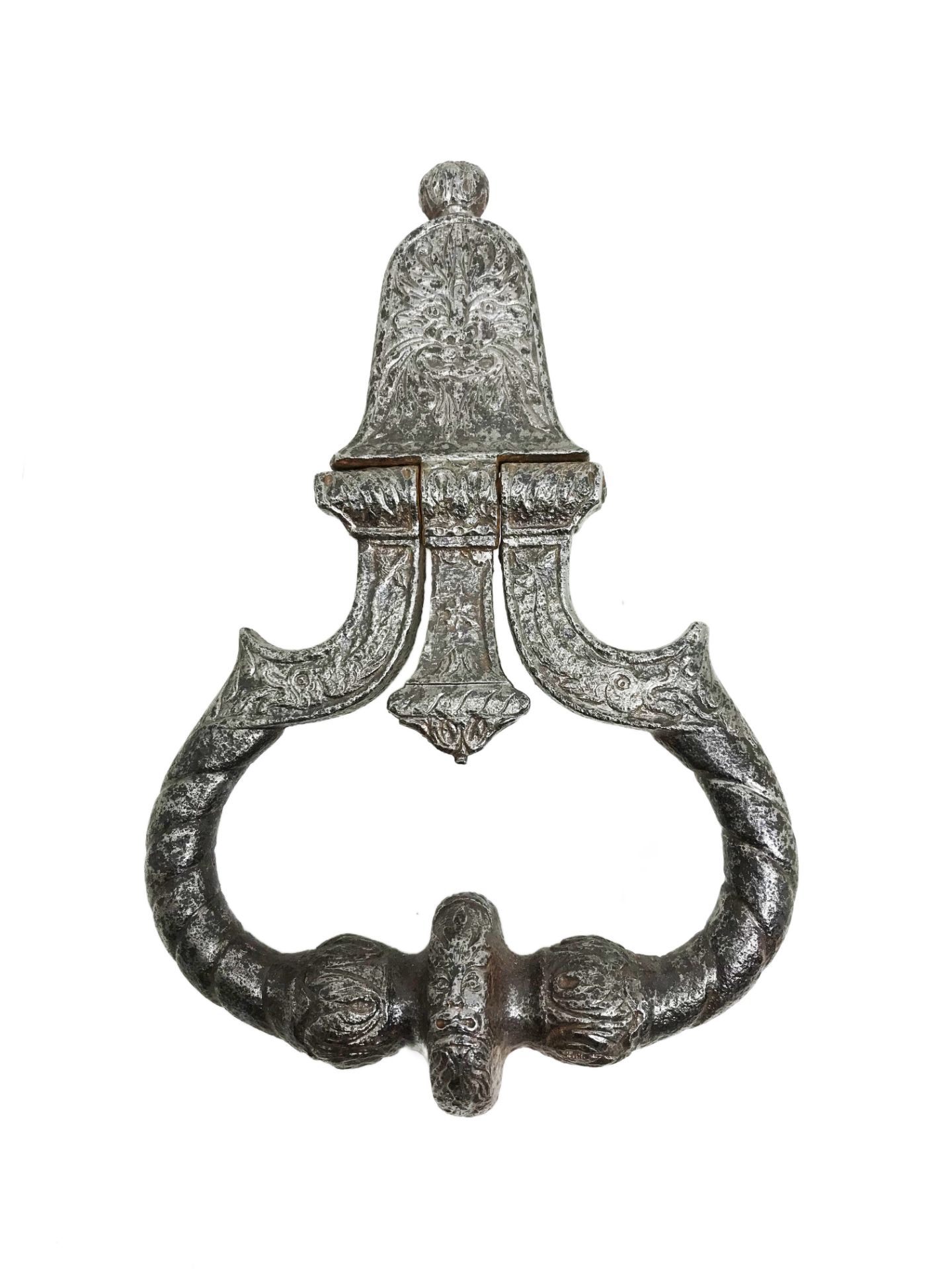 Wrought and carved iron knocker with two masks. The bulbs of the twisted ring engraved with - Image 3 of 3