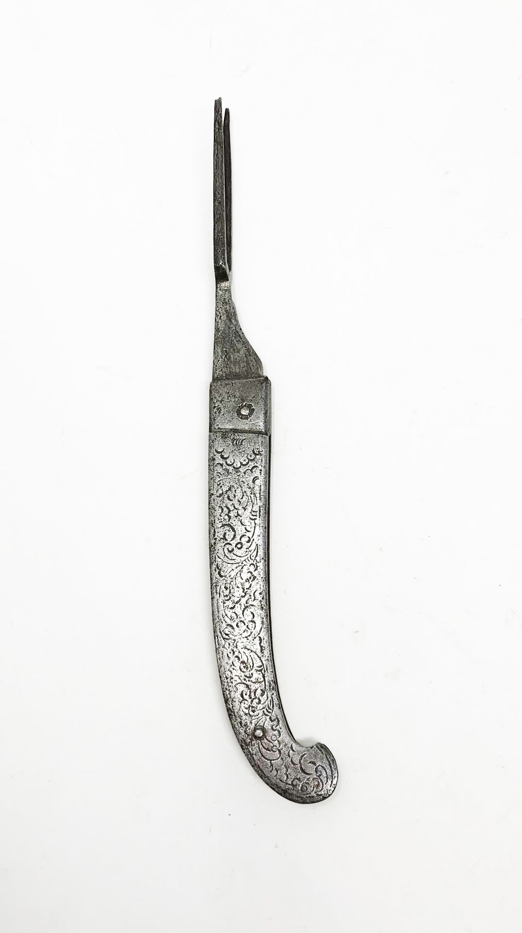 Fork, horn, bone and silver handle, cherry blossoms engraved on the sides 19.80 cm; Gross weight: