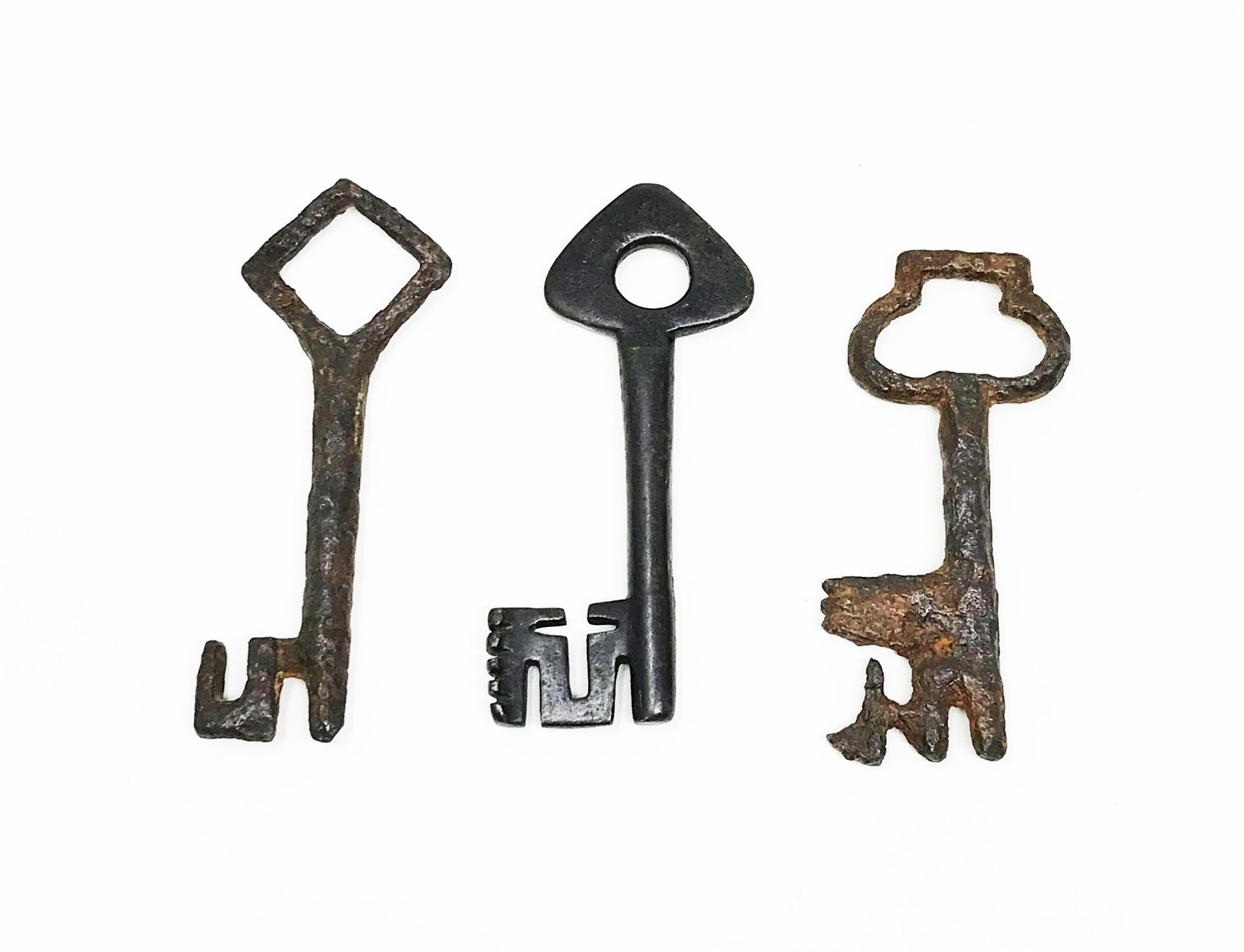 Three gothic keys 8, 53 - 8, 79 - 7, 88 cm. Part of the chapter "From the Time of the Cathedrals".
