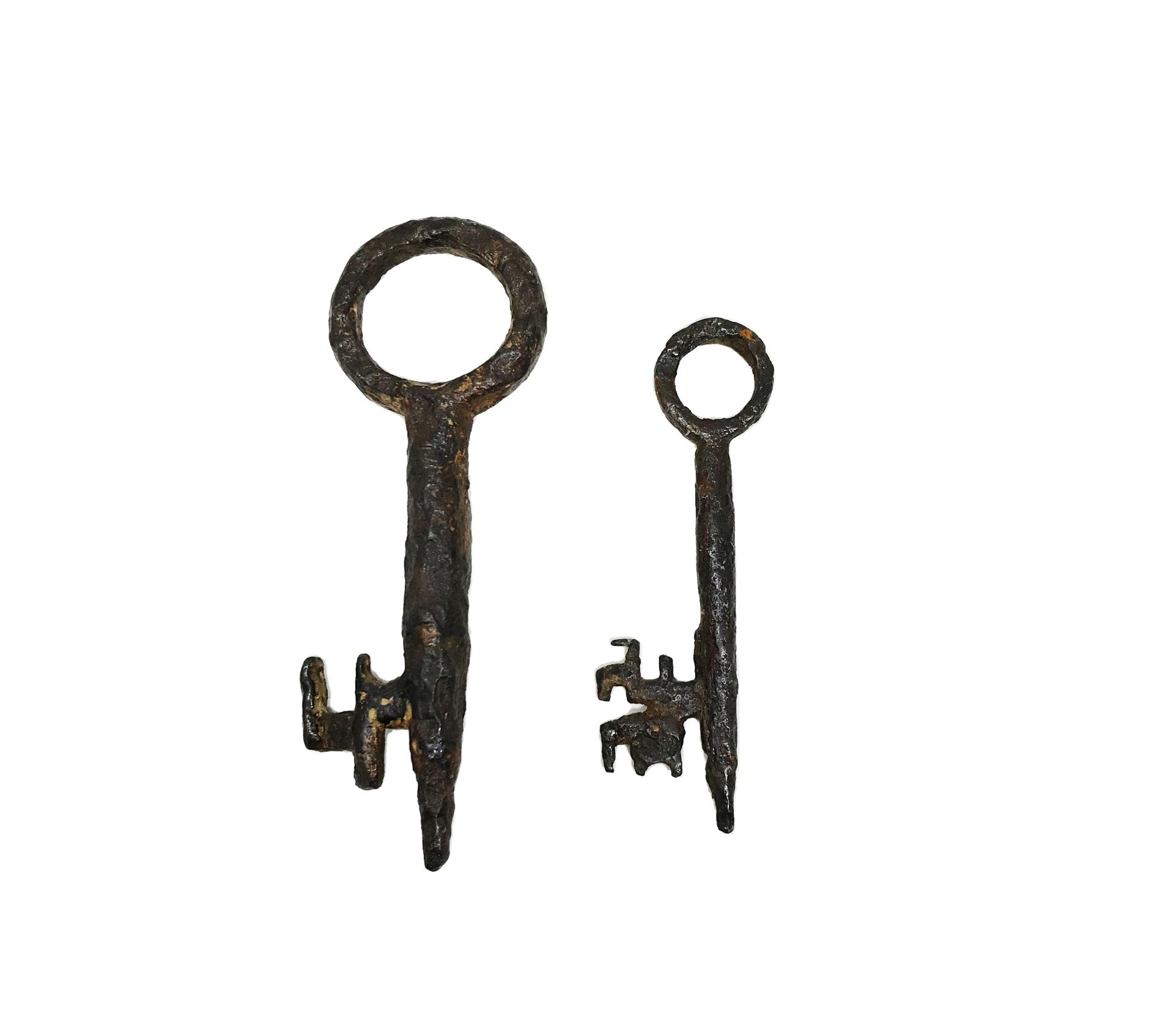 Two gothic keys12, 94 - 10, 36 cm. Part of the chapter "From the Time of the Cathedrals".