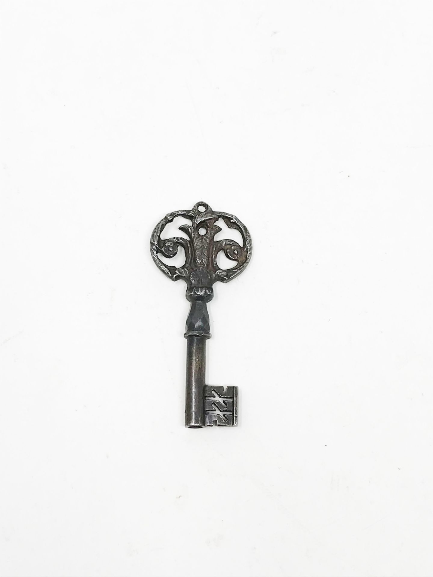 German key5,86 cmPart of the chapter "From beyond the Rhine".