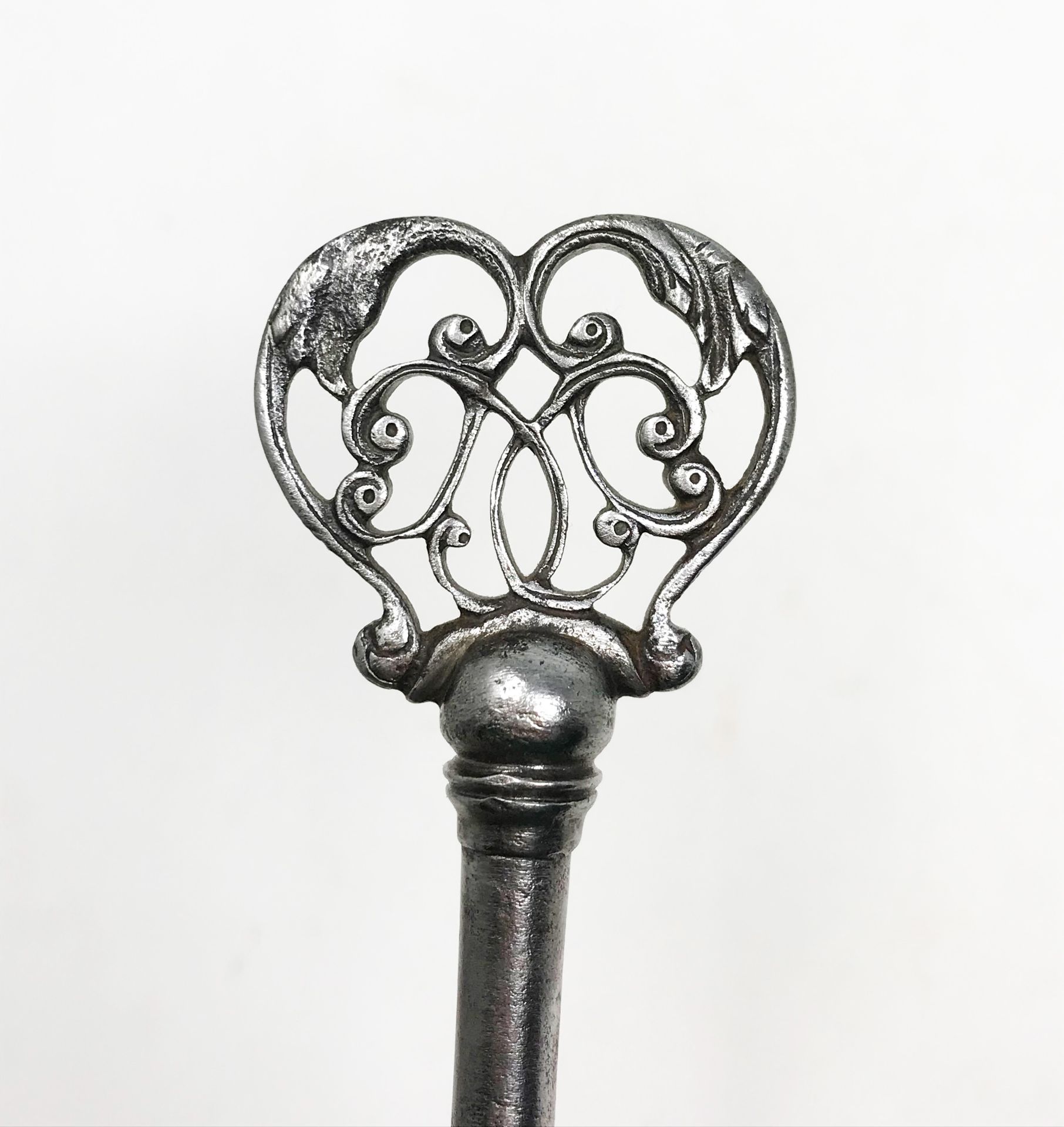 Key, heart-shaped ring, engraved 10, 81 cmPart of the chapter "From Enlightenment to Republics". - Image 3 of 3