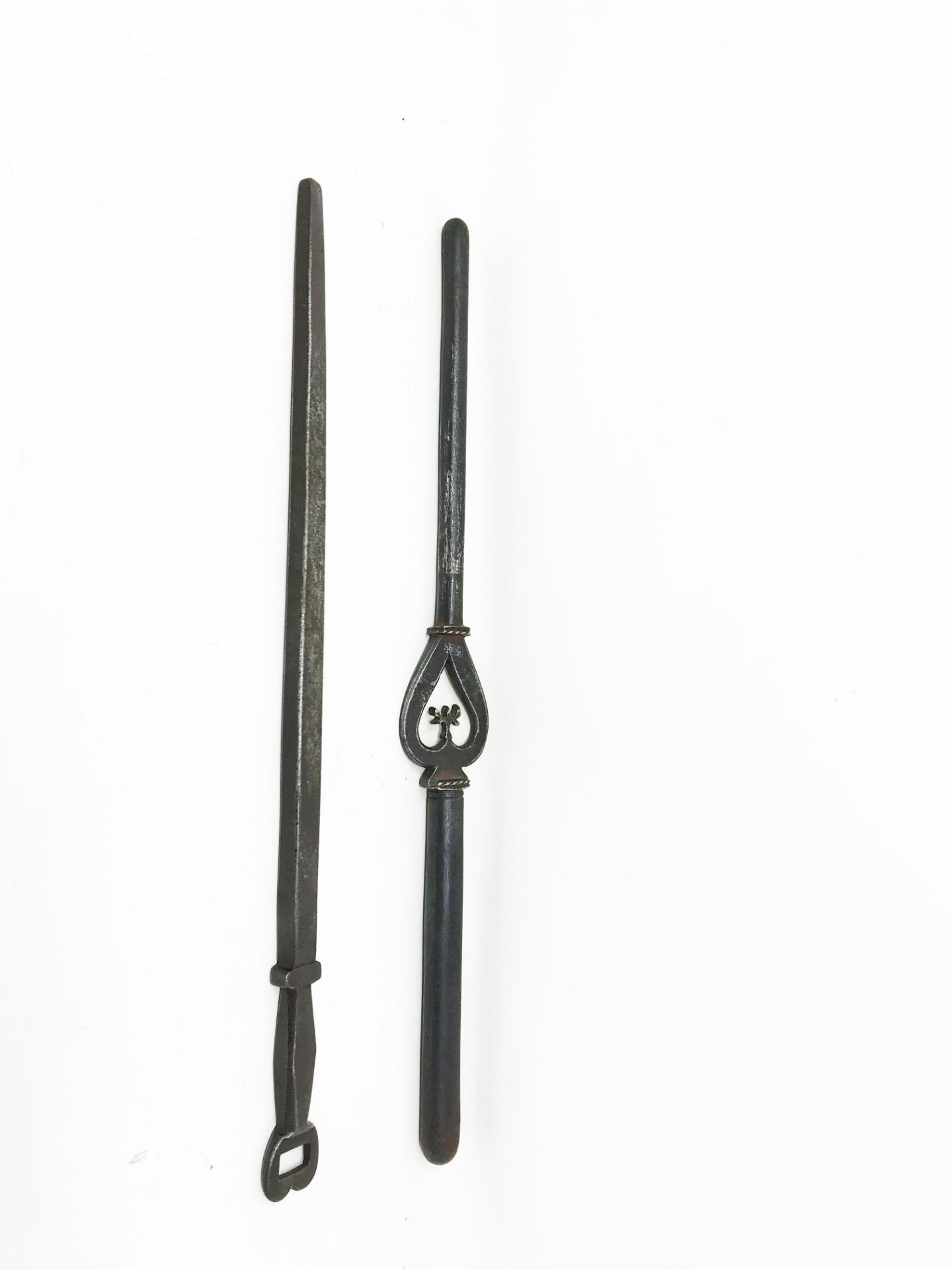 Afiloir (33 cm) and a curling iron (36.3 cm)