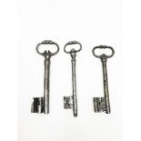 Three keys with frog's legs rings15,18 - 15, 6 - 13, 95 cm Part of the chapter "From Enlightenment