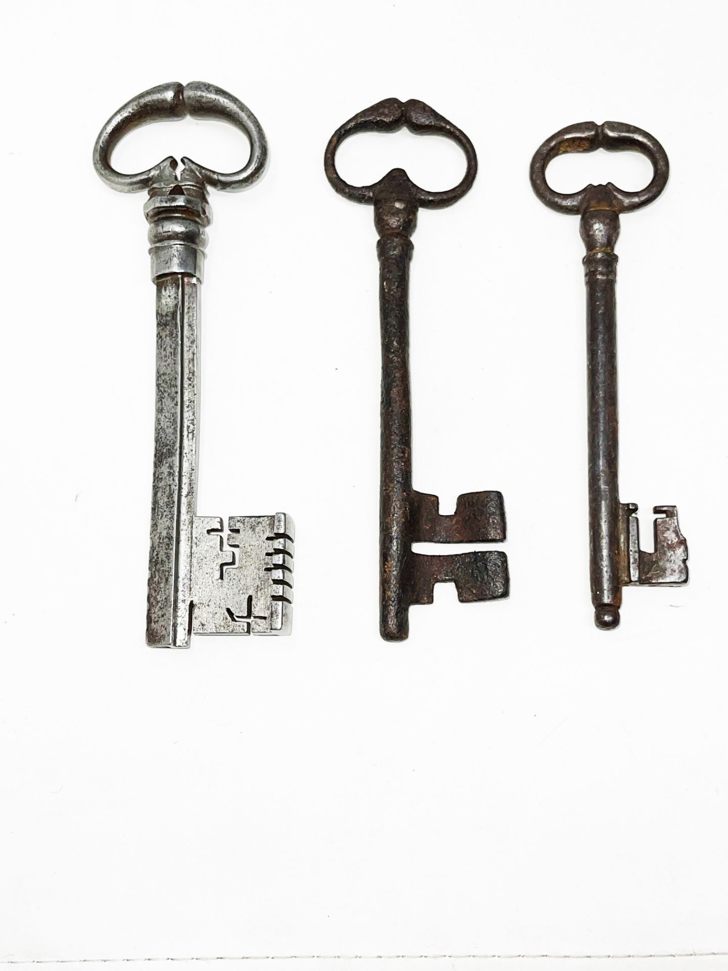 Three frog-leg ring keys 13, 56 - 14, 41 - 14, 8 cmPart of the chapter "From Enlightenment to