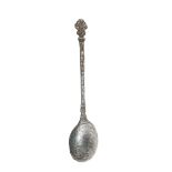 Spoon of a couple, the handle shows Madame on the obverse and Monsieur on the reverse, the back of