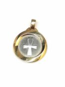 Anhänger mit Henkelkreuzmotiv